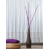 Weiß-braune Gardine Lili am hellen Fenster, stilvolle Raumaufnahme für ein gemütliches Ambiente.
