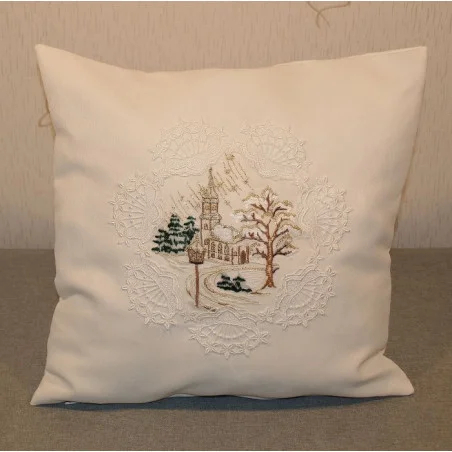 Kissenbezug aus Satin mit einem bestickten Organzamotiv