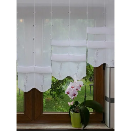 Elegant besticktes Raffrollo Luna Clipstore Plauener Spitze