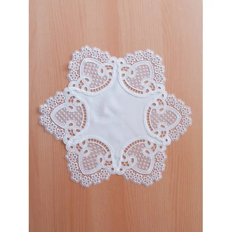 Naturfarbene Spitzendecken Soraja mit Plauener Spitze in 2 Größen