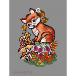 kleinen Fuchs auf dem Baumstumpf