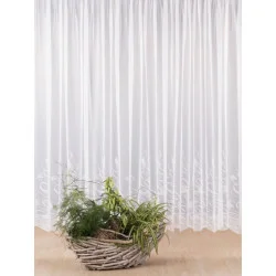 Zeitlos in weiß bestickte Gardine für die moderne Fensterdekoration.