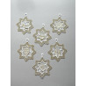 6er-Set Gefüllte Sterne aus Plauener Spitze in Weiß und Gold als elegante Heimtextilien-Weihnachtsdeko.