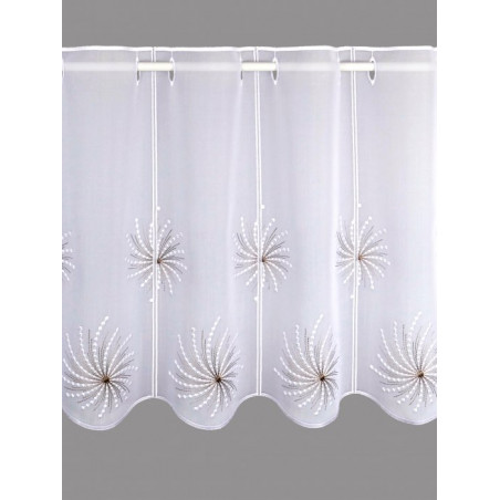 Dieser Scheibenhänger mit den stilvollen Blütenornamenten aus Plauener Spitzenstickerei macht jedes Fenster zu einem Blickfang.