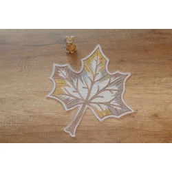 Herbstliche Tischwäsche Laura mit Blätter-Stickerei auf rustikalem Leinen