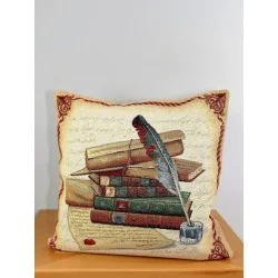 Diese hinreisende Gobelin-Kissenhülle ist nicht nur für Bücherwürmer ein Liebhaberstück