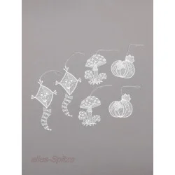 Herbstliche kleine Anhänger Drachen, Kürbis und Fliegenpilz aus zarter Plauener Spitze