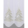 Detailansicht der weißen Plauener Spitze Kurzgardine mit filigran bestickten Weihnachtsbäumen.