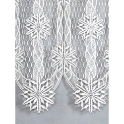 Detailansicht naturweißer Plauener Spitze mit Schneekristall-Motiven und Netzstruktur als transparenter Sichtschutz.