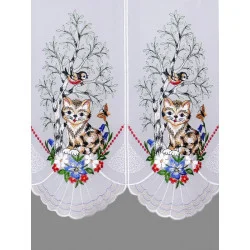 Stickereigardine Katze an der Birke Detailansicht