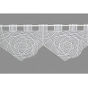 Transparenter Scheibenhänger Suna aus Plauener Spitze in Weiß mit grafischer Webart für elegante Räume.