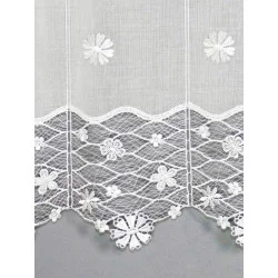 Bildschöne Scheibengardine Myriam mit Plauener Spitze Detailbild