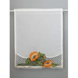 Hochwertiger Scheibenhänger mit einem eleganten Mohnblumen-Spitzenmotiv am unteren Rand.