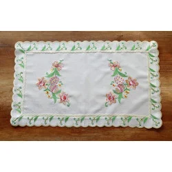 Stickereidecke Osterei in lila