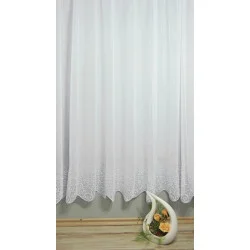 Blickdichter Plauener Stickereistore mit einem zeitlosen Kringelmuster in weiß.