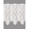 Fantasievoll mit Ranken und Wellen in beige-braun bestickte Plauener Stickerei-Scheibengardine.