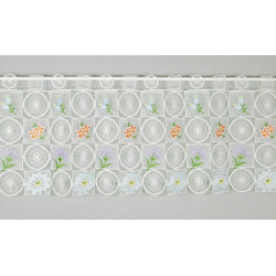 Stilvolle Scheibengardine mit vielen bunten Blüten aus echter Plauener Spitze