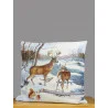 Hochwertiger Gobelin-Kissenbezug mit Hirschen in einer verschneiten Winterlandschaft.