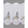 Weisser Heimtextilien-Vorhang am Fenster mit Winterlandschaft, Rehen und silbernen Stickdetails. 35 cm hoch