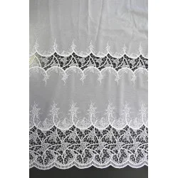 Weißer Langstore Carlotta mit Kante und Einsatz aus edler Plauener Spitze