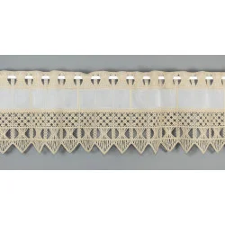 Feenhausgardine Mona aus Plauener Spitze in taupe