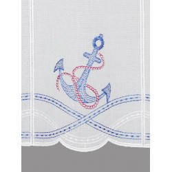 Nahaufnahme Plauener Spitze mit feiner maritimer Anker-Stickerei in Blau und Rot, edle Heimtextilien.
