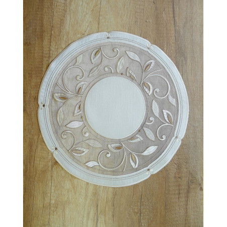 Zeitlose Stickereidecken Viktoria in beige Plauener Stickerei auf Organza