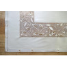 Zeitlose Stickereidecken Viktoria in beige Plauener Stickerei auf Organza