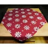 Mitteldecke Schneeflocken mit Wichtel in weinrot 95x95 cm