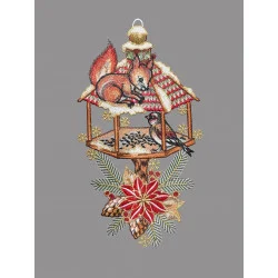 Winter-Fensterbild Eichhörnchen auf dem Vogelhaus aus Plauener Spitze