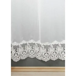 Klassischer Spitzenstore Lenja mit einer kleinen Plauener Spitzenkante