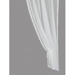 Zeitloser Seitenschal Lanea mit Plauener Spitzenkante links