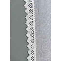 Zeitloser Seitenschal Lanea mit Plauener Spitzenkante im Landhausstil