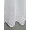 Nahaufnahme von feinem transparentem Voile-Stoff mit filigran aufgestickter Liniengrafik.