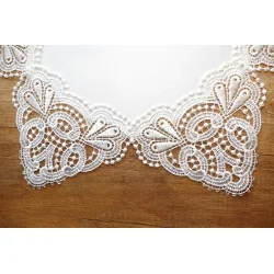 Sternförmige zeitlose Plauener Spitzendecke Ginna in natur 45 cm