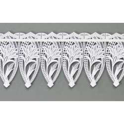 Weiße Scheibengardine aus Plauener Spitze mit elegantem Lilienmuster als edler Sichtschutz am Fenster. 20 cm hoch