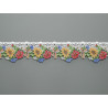 Filigrane Plauener Spitze mit detailreichen Sonnenblumen-Stickereien als eleganter Sichtschutz.