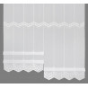 Weiße Raffgardine aus Plauener Spitze, halbtransparentes Design mit dezentem Kästchen-Mustern und Wellensaum.