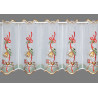 Weiße Plauener Spitze Kurzgardine mit nostalgischem Schaukelpferd-Motiv, roten Schleifen und goldenen Glocken im Fenster.