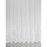 Halbtransparente weiße Gardine Raja mit filigraner, geschwungener Stickerei am unteren Abschluss, hochwertige Weboptik.