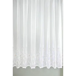 Fantasievoll in weiß und braun bestickter Plauener Langstore Lola