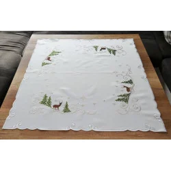 Stickerei-Mitteldecke Winterhirsch