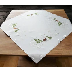 Stickerei-Mitteldecke Winterhirsch