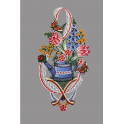 Spitzenfensterbild Kanne mit Blüten aus Plauener Spitze