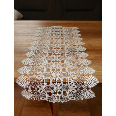 Feiner cremeweißer Tischläufer aus Plauener Spitze mit elegantem Schwung-Muster für die klassische Tischdeko.