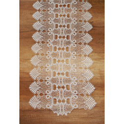 Elegant gestickter Tischläufer aus Plauener Spitze in Cream mit Barock-Muster für edle Heimtextilien.