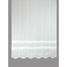 Glatte, weiße Raffstore-Gardine aus halbtransparentem Stoff mit gesticktem Wellen-Saum für moderne Heimtextilien.