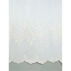 Detailaufnahme der echten Plauener Spitze Annica in Weiß-Beige mit filigranen Fantasieornamenten und Bogensaum-Abschluss.