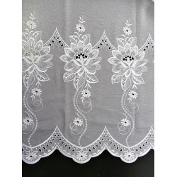 Muster der Plauener Stickerei-Gardine Chrysantheme