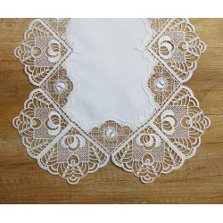 Elegante Tischdeckenserie Katrina mit Plauener Spitze in natur